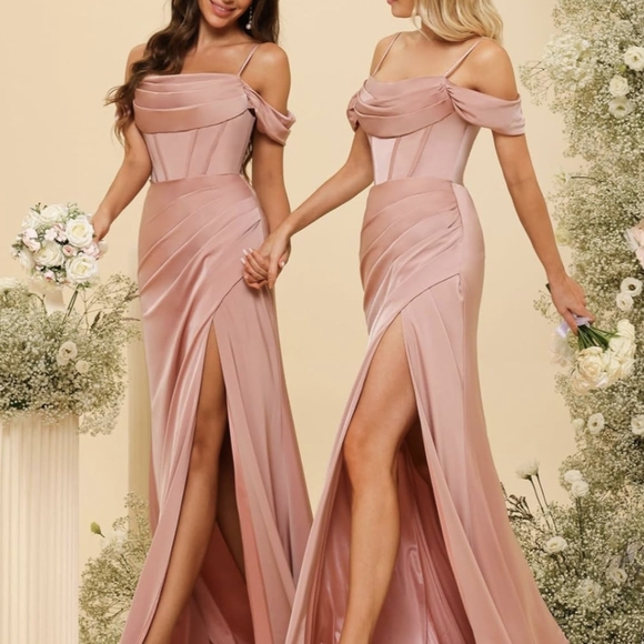 Deep purple gown with slit skirt - Picture 2 of 6